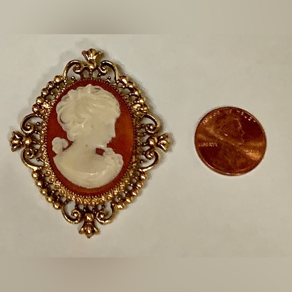 Mid Century Vintage Gold Tone Victorian Style Cameo Pinback Brooch Button - Picture 2 of 15